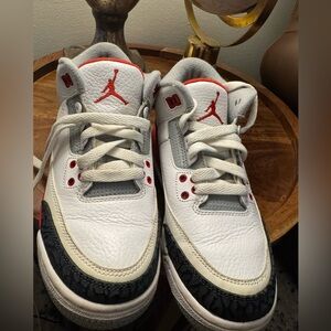 Air Jordan 3 Retro Kids size 4.5 big kids